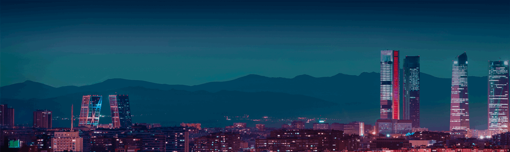 Skyline de Madrid como referencia del mercado inmobiliario para promotoras